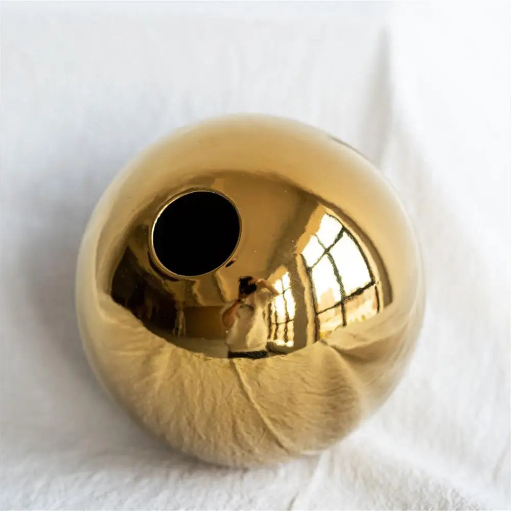 Dallas Golden Ceramic Vase: Elegance in Round Ball Design