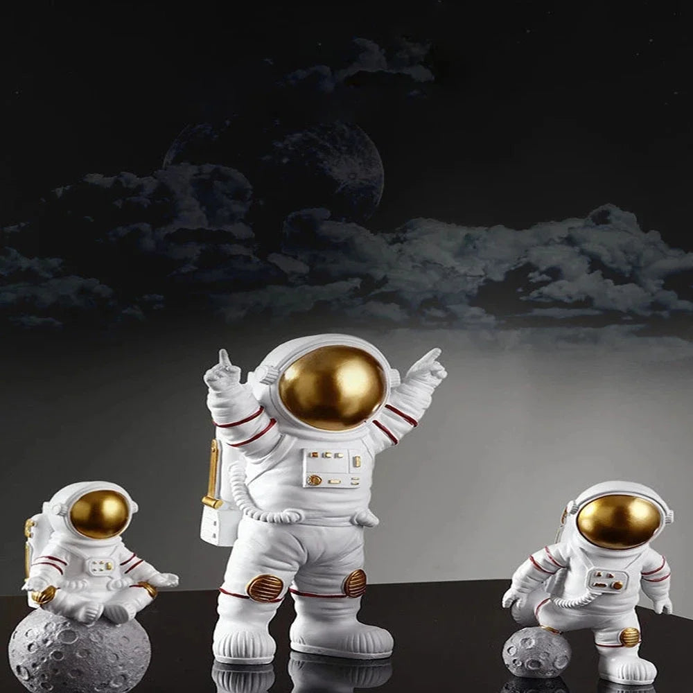 Quinn's 4 pcs Astronaut Figure Statue Figurine